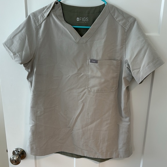 Reversible scrub top - Picture 2 of 2